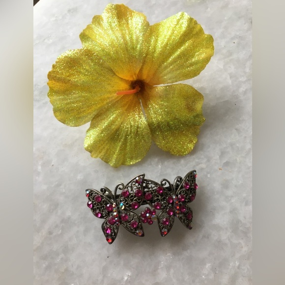 💖✨Pink Butterfly Barrette with crystals ✨ & Yellow glitter Flower Barrette 💖🌼✨✨ - Picture 8 of 16